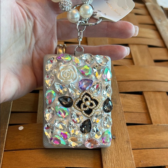 Elegant Crystal double sided mirror with Floral Accents silver background - Picture 8 of 10